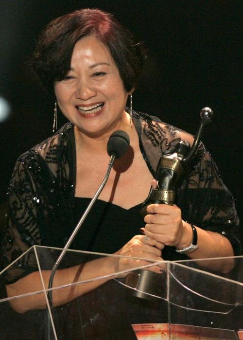2025新澳正版資料今晚和演員為二胎放棄女一與二胎 演員