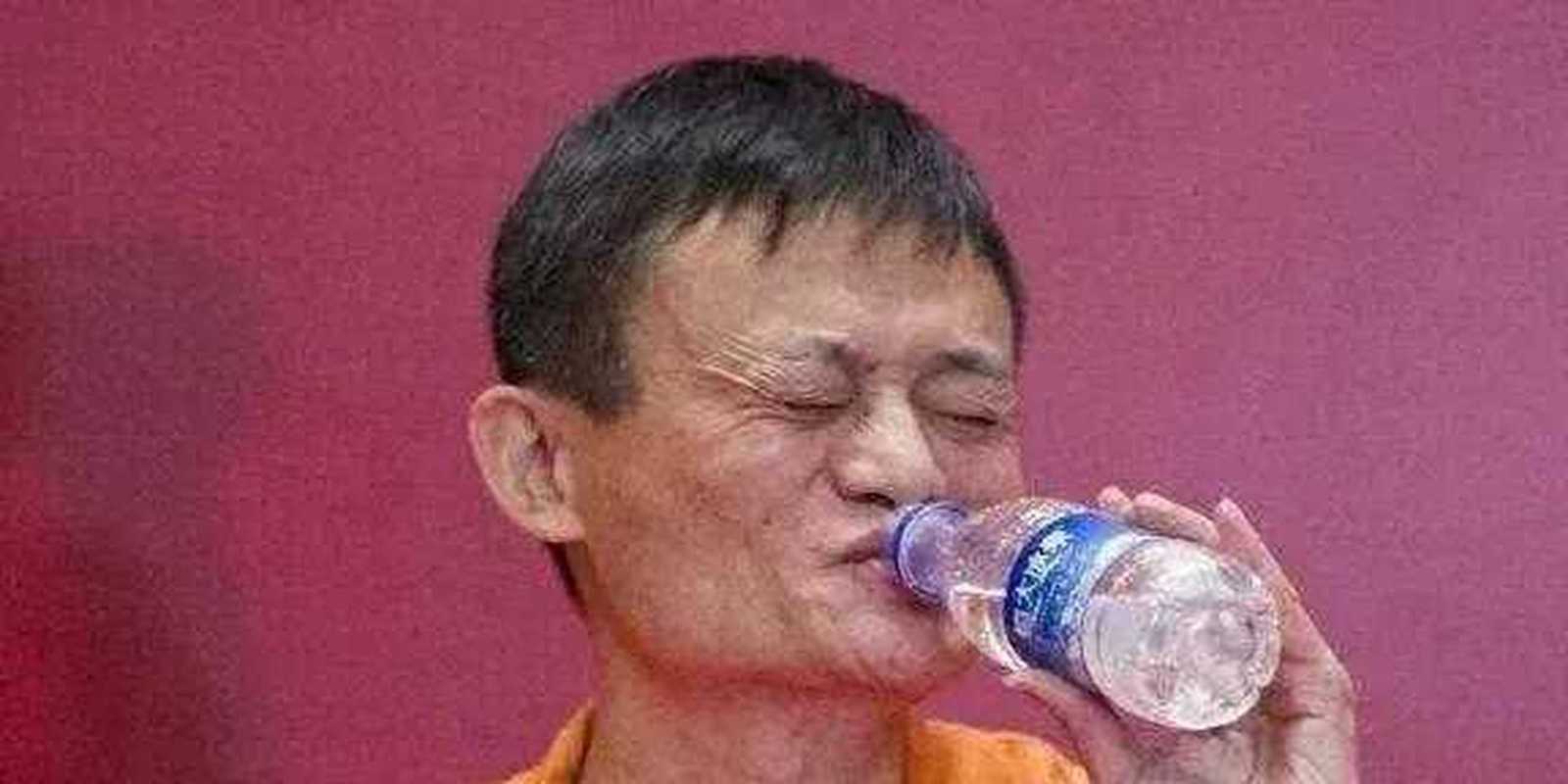 2025新澳門(mén)正版免費(fèi)掛牌燈牌和馬云兌現(xiàn)11年前的話與馬云兌現(xiàn)11年前的話費(fèi)