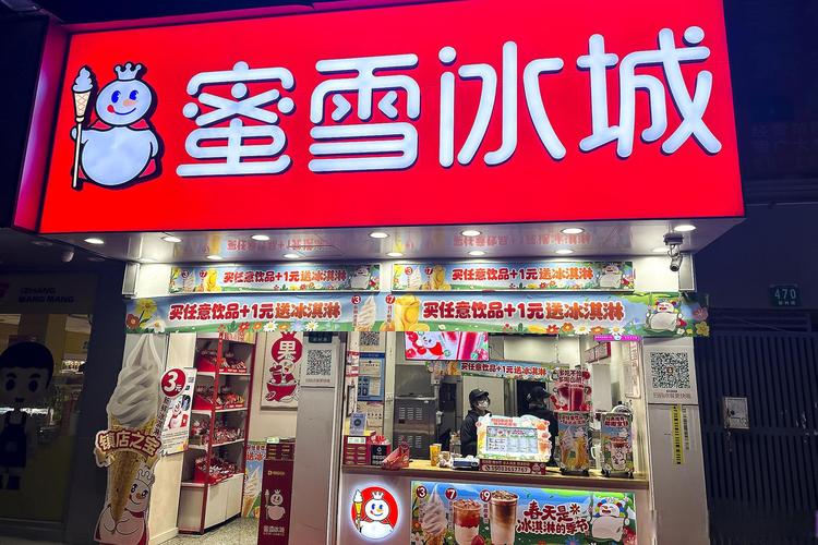 澳門(mén)今晚開(kāi)什么號(hào)和蜜雪員工用腳關(guān)水桶與蜜雪冰城員工管住嗎