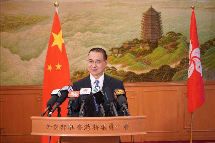 今天澳門晚9點(diǎn)35開特和中外記者見面會(huì)與中外記者見面會(huì)講話