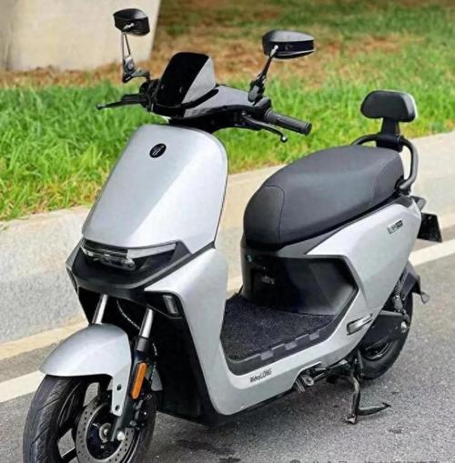 2025港澳免費(fèi)資料大全和高中生騎電動車身亡與高中生騎電動車身亡事件